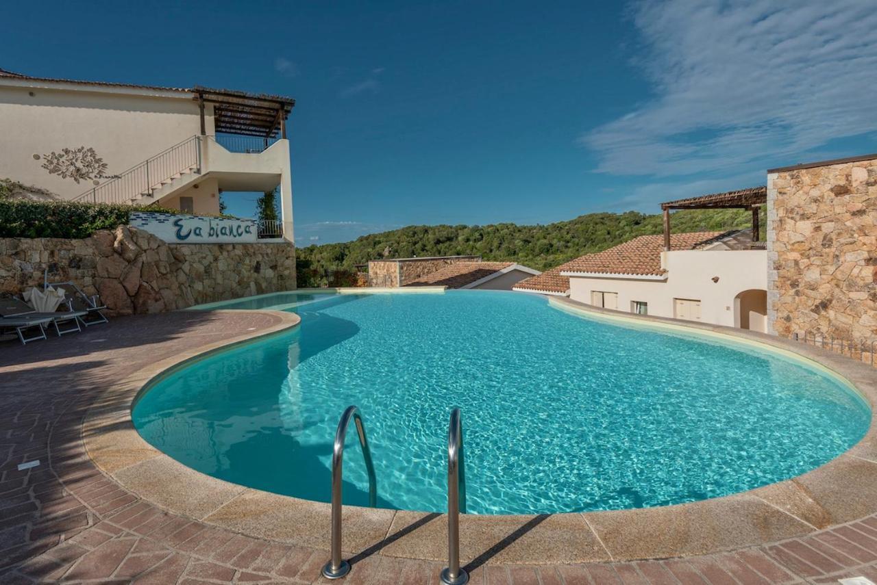 Cala Bitta Residence Con Piscina A 4 Km Da Baja Sardinia المظهر الخارجي الصورة